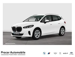 Weiß Gebraucht 2022 BMW 218 Active Tourer Sport Line Van / Kleinbus | 22.990 €