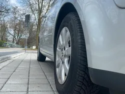 Silber Gebraucht 2005 VW Golf V Kleinwagen | 3.200 €