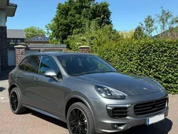 Grau Gebraucht 2016 Porsche Cayenne S SUV | 42.400 € (Fairer Preis)