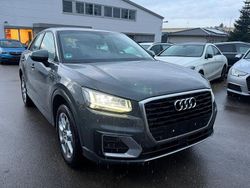 Grau Gebraucht 2018 Audi Q2 Design SUV | 17.999 € (Guter Preis)