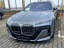 Grau (frozuen grey) Gebraucht 2024 BMW 750e M Sport Limousine | 105.900 € (Etwas zu teuer)