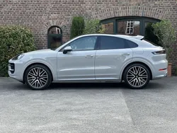 Grau Gebraucht 2024 Porsche Cayenne SUV | 122.790 €