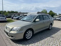 Light olive mica metallic Gebraucht 2004 Toyota Avensis Kombi | 1.000 € (Guter Preis)