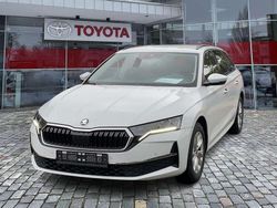 Moonweiss metallic Gebraucht 2025 Skoda Octavia Selection Kombi | 27.490 € (Superpreis)