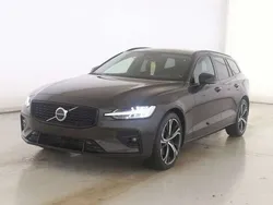 Platinum grey / metallic Gebraucht 2024 Volvo V60 Plus Kombi | 39.990 € (Fairer Preis)