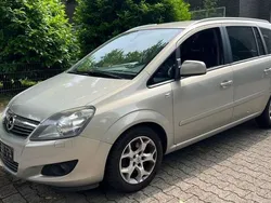 Silber Gebraucht 2010 Opel Zafira Van / Kleinbus | 3.399 € (Fairer Preis)