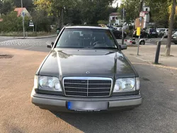 Grau Gebraucht 1993 Mercedes E320 Kombi | 5.900 €