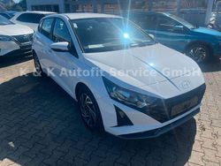 Weiß Neu 2025 Hyundai i20 Comfort Limousine | 18.990 € (Guter Preis)