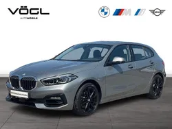 Grau Gebraucht 2023 BMW 120 Comfort Edition Kleinwagen | 26.660 € (Fairer Preis)
