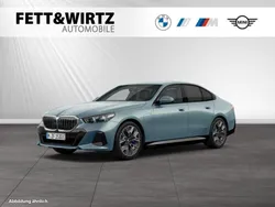 Cape york grün metallic Gebraucht 2024 BMW 530e M Sport Limousine | 65.555 € (Teuer)