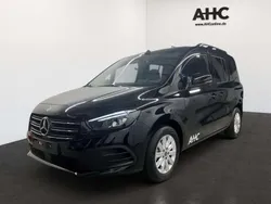 Loparitschwarz metallic Gebraucht 2024 Mercedes T180 Progressive Van / Kleinbus | 32.990 € (Teuer)