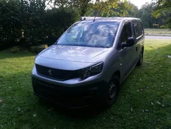 Grau Gebraucht 2021 Peugeot Partner Van / Kleinbus | 34.000 €