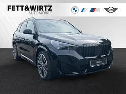 Saphirschwarz metallic Neu 2025 BMW X1 M Sport SUV | 61.490 € (Etwas zu teuer)