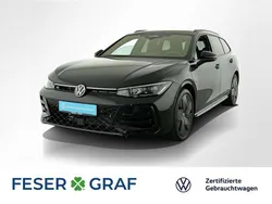Grenadillschwarz metallic Gebraucht 2024 VW Passat R-line Kombi | 43.607 € (Superpreis)