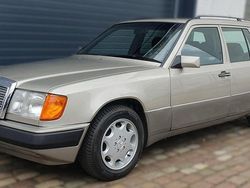 Beige Gebraucht 1991 Mercedes E300 Kombi | 8.999 €
