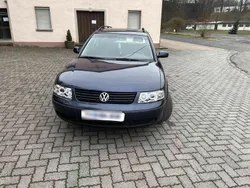 Blau Gebraucht 1998 VW Passat Basis Kombi | 2.000 € (Etwas zu teuer)