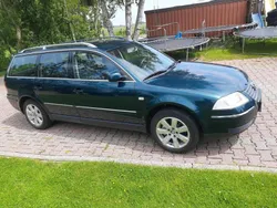 Grün Gebraucht 2002 VW Passat Kombi | 2.000 €