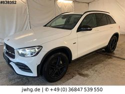 Weiß Gebraucht 2021 Mercedes GLC300e AMG line SUV | 27.450 € (Etwas zu teuer)