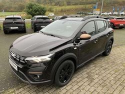 Perlmutt schwarz metallic Gebraucht 2024 Dacia Sandero Extreme Kleinwagen | 19.550 € (Etwas zu teuer)