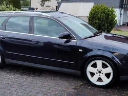Blau Gebraucht 2001 Audi A4 Kombi | 2.400 € (Fairer Preis)