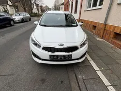 Weiß Gebraucht 2016 Kia Ceed Sportswagon Kombi | 5.890 € (Guter Preis)