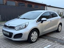 Silber Gebraucht 2013 Kia Rio Limousine | 2.498 € (Fairer Preis)