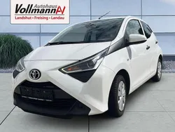 Weiß Gebraucht 2021 Toyota Aygo Business Edition Kleinwagen | 8.390 € (Fairer Preis)