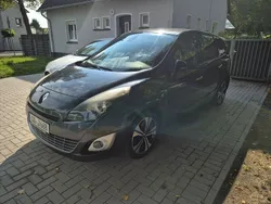 Grau Gebraucht 2011 Renault Grand Scénic III Bose Edition Van / Kleinbus | 3.800 € (Fairer Preis)