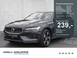 Grau Gebraucht 2023 Volvo V60 CC Plus Kombi | 33.980 € (Guter Preis)