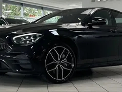 Obsidianschwarz (metallic) Gebraucht 2022 Mercedes E300 AMG Limousine | 42.680 € (Fairer Preis)