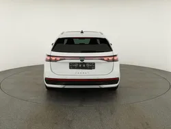 Pure white Gebraucht 2024 VW Passat R-line Kombi | 43.195 €
