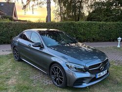 Grau Gebraucht 2018 Mercedes C220 AMG line Limousine | 28.500 €