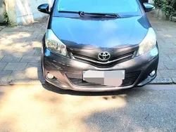 Grau Gebraucht 2012 Toyota Yaris Life Limousine | 7.399 € (Etwas zu teuer)
