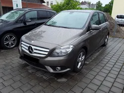 Grau Gebraucht 2013 Mercedes B200 Van / Kleinbus | 11.990 € (Guter Preis)