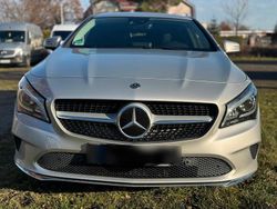 Grau Gebraucht 2017 Mercedes CLA200 Shooting Brake Kombi | 18.500 € (Fairer Preis)