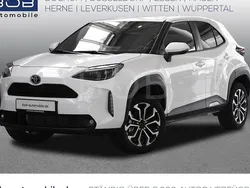 Weiß Gebraucht 2024 Toyota Yaris Cross Team SUV | 24.777 €