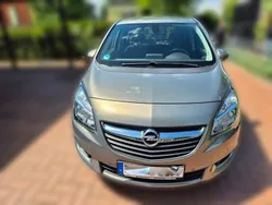 Braun Gebraucht 2015 Opel Meriva Style Van / Kleinbus | 11.500 €