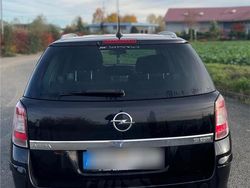 Schwarz Gebraucht 2007 Opel Astra Kombi | 1.400 € (Fairer Preis)