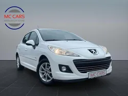Weiß Gebraucht 2011 Peugeot 207 Limousine | 1.999 € (Guter Preis)