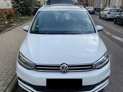 Weiß Gebraucht 2017 VW Touran Highline Van / Kleinbus | 12.300 € (Etwas zu teuer)