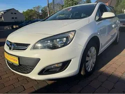 Schneeweiss/summitwhite/arctic Gebraucht 2015 Opel Astra Edition Kombi | 6.299 € (Fairer Preis)