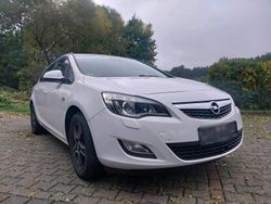 Weiß Gebraucht 2010 Opel Astra Kombi | 1.500 € (Fairer Preis)