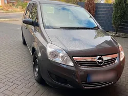 Grau Gebraucht 2009 Opel Zafira Van / Kleinbus | 3.350 €