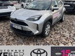 Silber Gebraucht 2024 Toyota Yaris Cross Style SUV | 32.990 € (Etwas zu teuer)