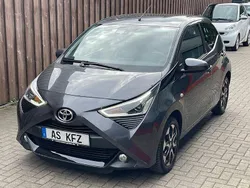 Grau Gebraucht 2021 Toyota Aygo X-play Kleinwagen | 8.490 € (Superpreis)