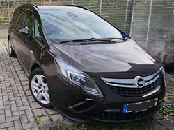 Braun Gebraucht 2014 Opel Zafira Tourer Van / Kleinbus | 6.000 € (Fairer Preis)