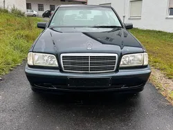Schwarz Gebraucht 1999 Mercedes C220 Limousine | 2.750 €