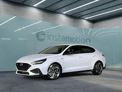 Weiß Neu 2024 Hyundai i30 Limousine | 25.699 € (Fairer Preis)