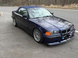 Blau Gebraucht 1995 BMW 318 Cabriolet M Sport Cabrio | 8.500 €