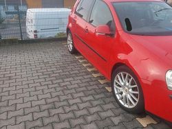 Rot Gebraucht 2004 VW Golf V Kleinwagen | 1.390 € (Etwas zu teuer)